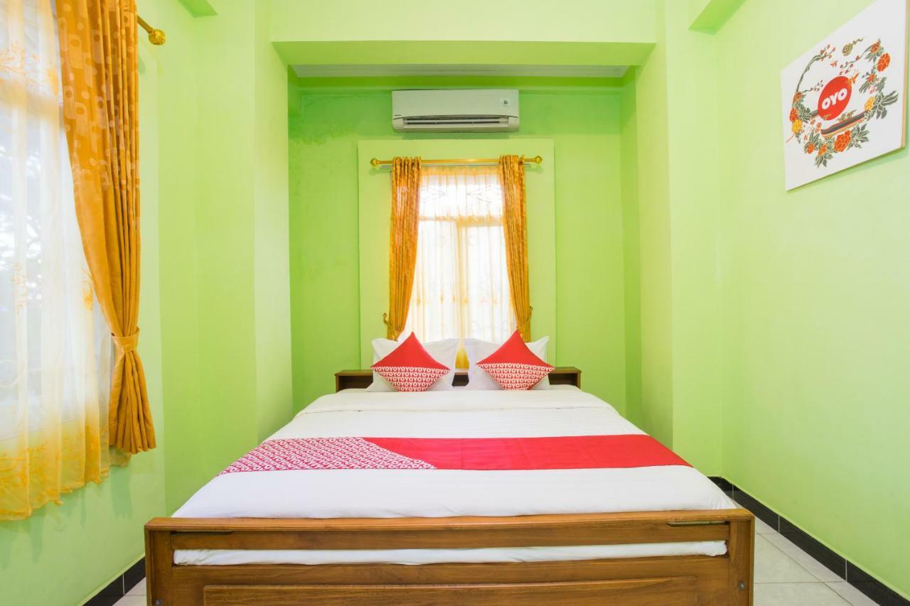 Oyo 1419 Rhona Guest House Syariah Джок'якарта Екстер'єр фото