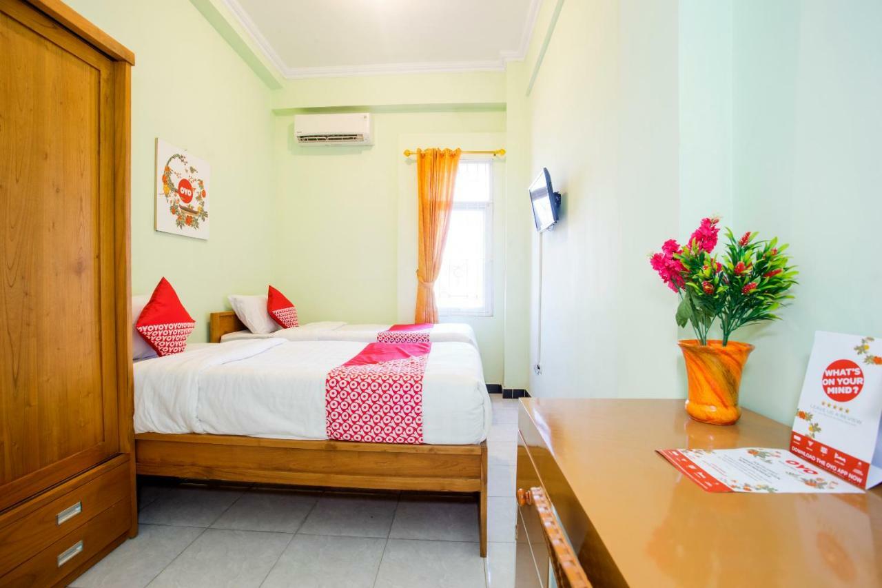 Oyo 1419 Rhona Guest House Syariah Джок'якарта Екстер'єр фото