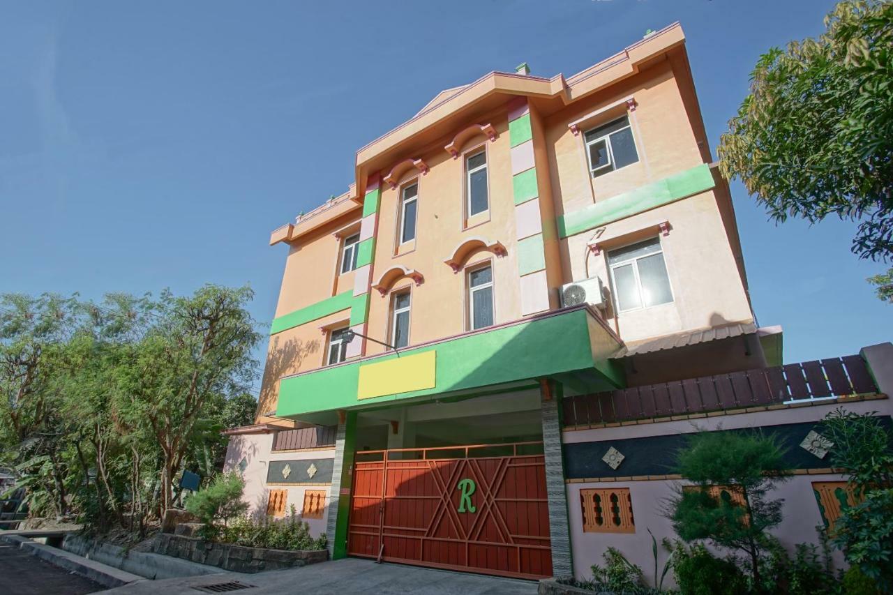Oyo 1419 Rhona Guest House Syariah Джок'якарта Екстер'єр фото